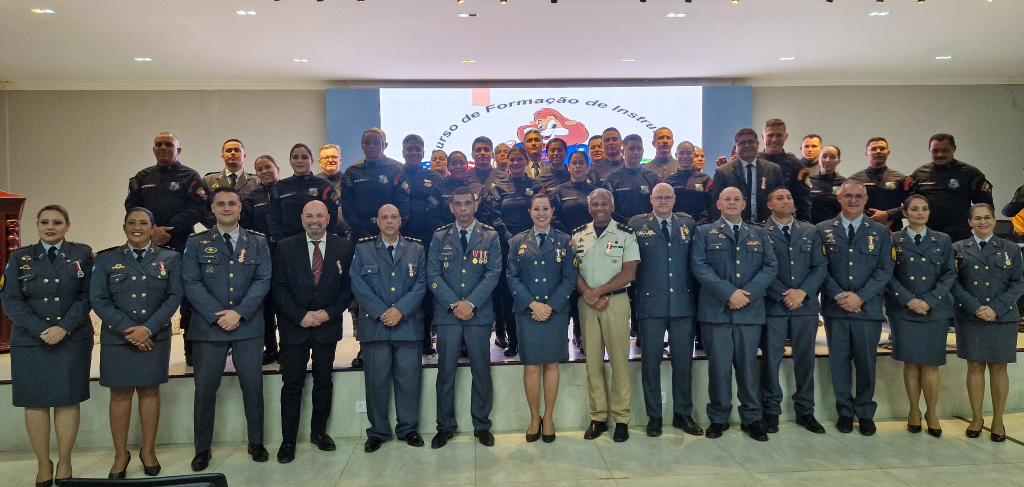Policiais militares concluem curso do Proerd e recebem credenciamento internacional