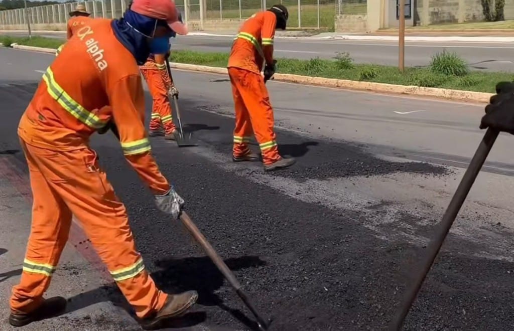 Prefeita acompanha megaoperação tapa-buraco em Várzea Grande