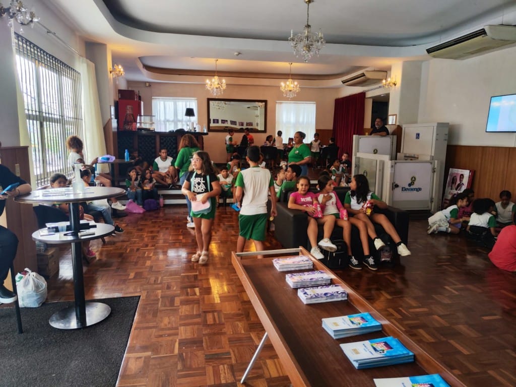 Livro com histórias "da Vovó do Coxipó" é lançado e distribuídos  para alunos de Cuiabá