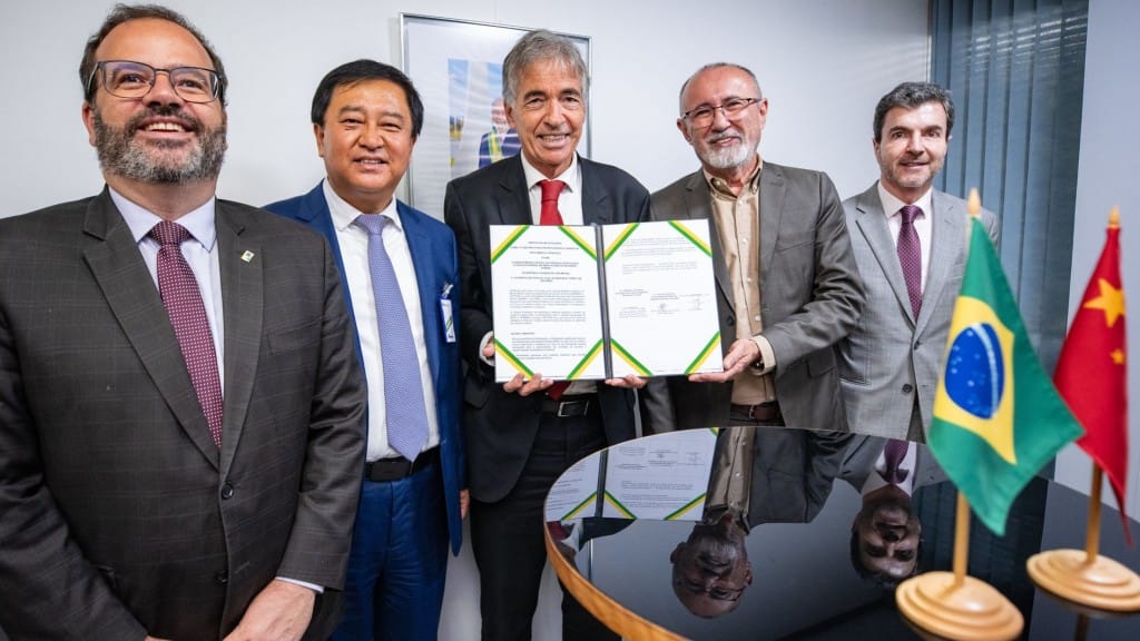 MCTI firma parceria com Serpro e empresa chinesa para desenvolvimento de inteligência artificial no Brasil