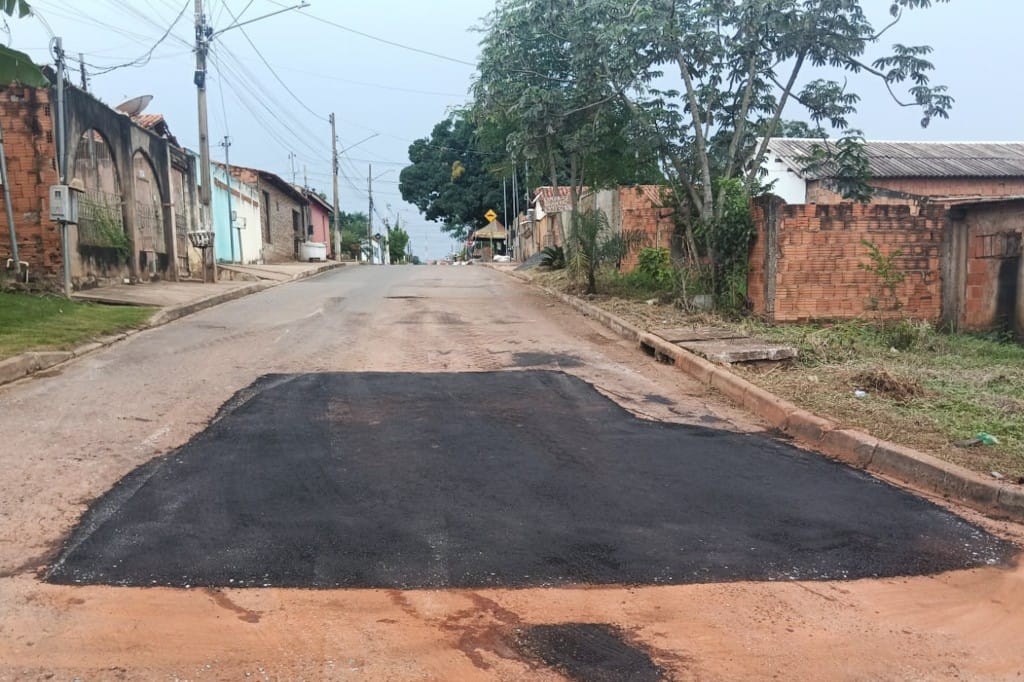 Prefeitura intensifica manutenção viária em diversos bairros de Várzea Grande