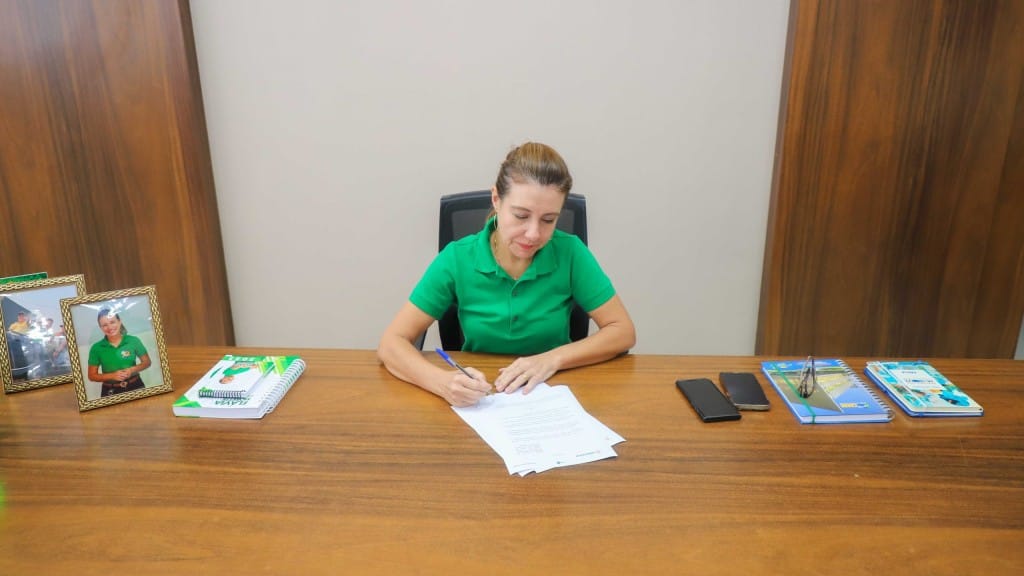 Flávia Moretti sanciona lei que institui programa Autismo em Foco-Saúde