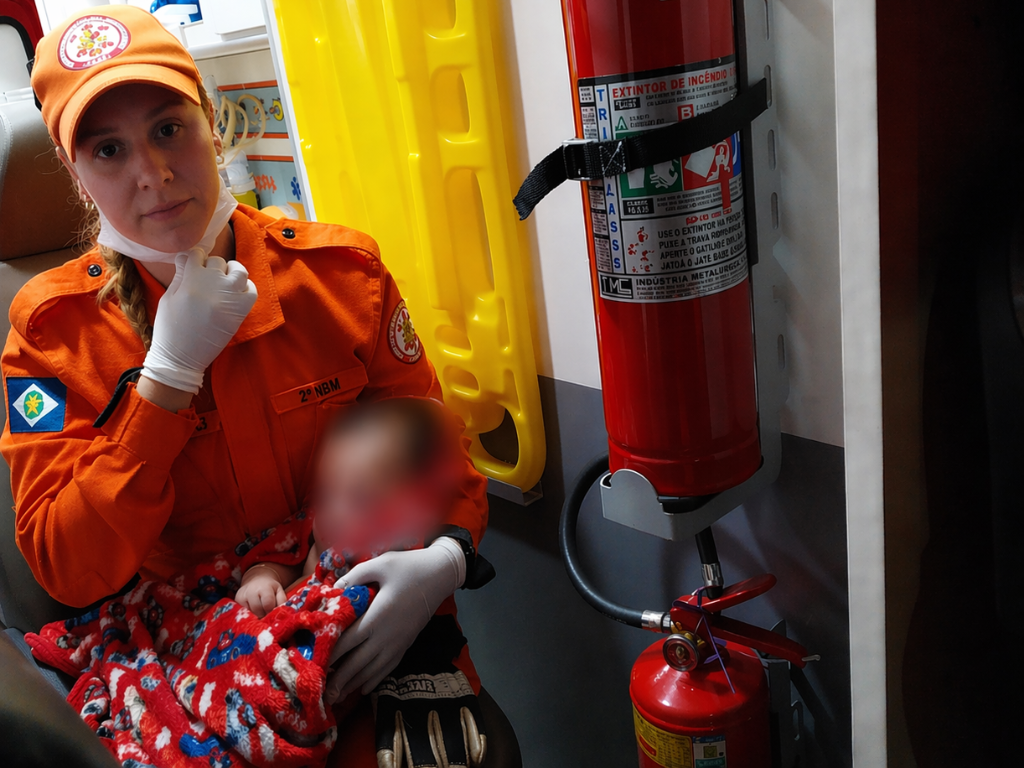 Corpo de Bombeiros presta atendimento a bebê de três meses após queda de cadeirinha