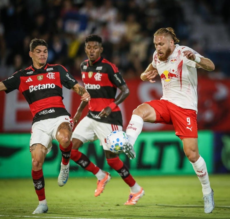 Flamengo é goleado pelo Red Bull Bragantino no Brasileirão 