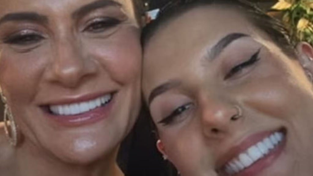Ana Castela homenageia a mãe com mensagem emocionante: ‘Aniversário dela’