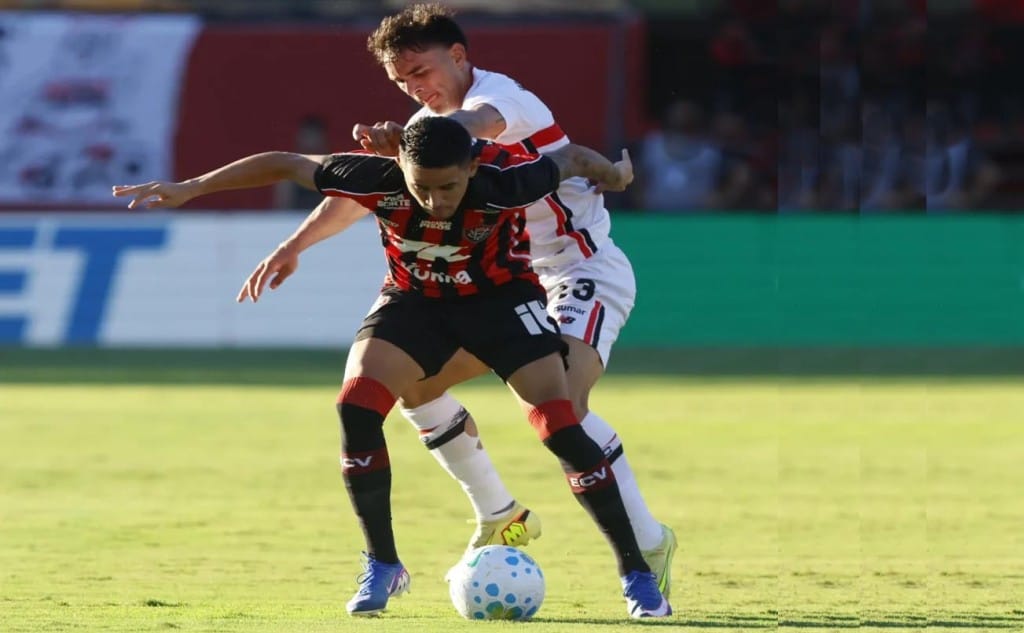 Vitória surpreende São Paulo no Barradão e complica vida do Tricolor no Brasileirão