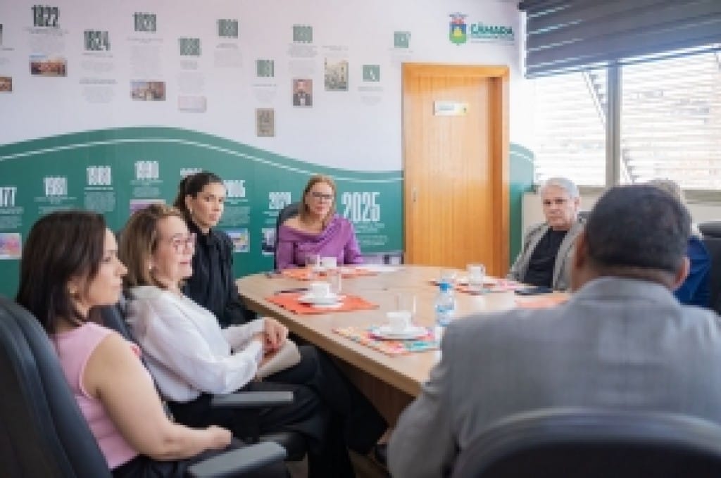 Presidente Paula Calil concede título de cidadão cuiabano e destaca sentimento de pertencimento à capital