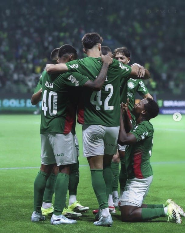 Palmeiras vence o Bahia e dispara na liderança do Brasileirão