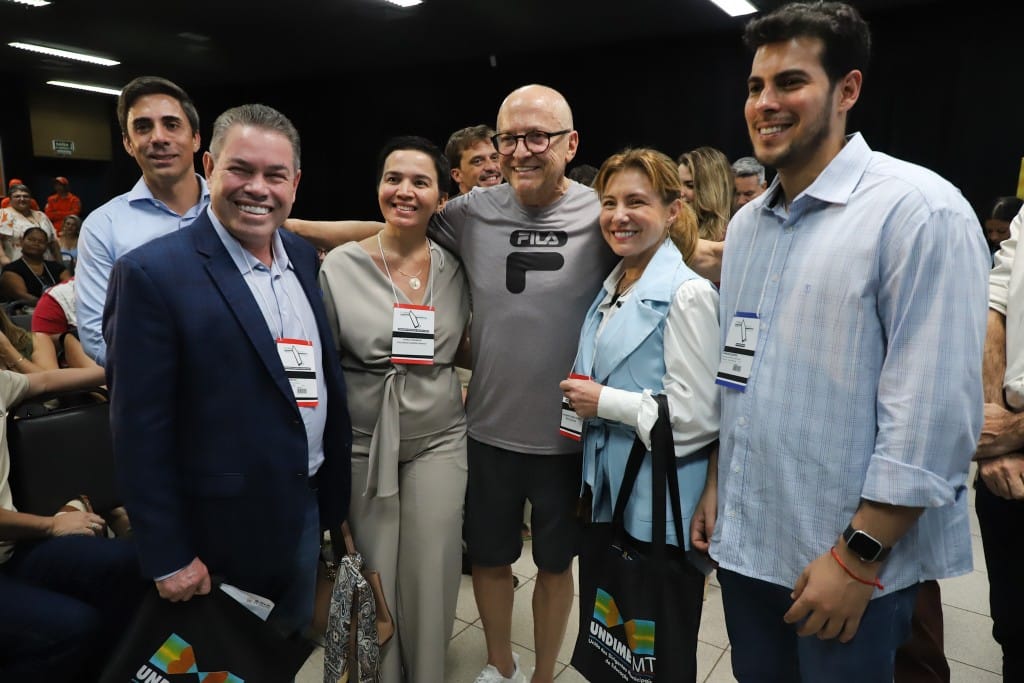 Prefeita Flávia Moretti e secretários participam da abertura do 15° Fórum da Undime Mato Grosso
