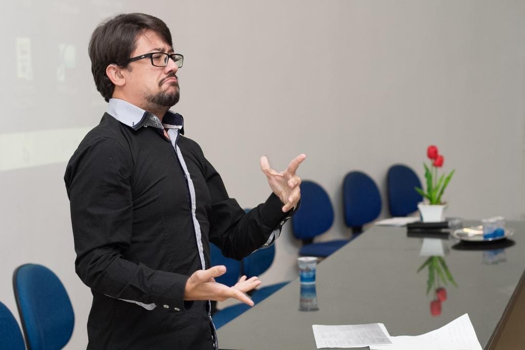 Seduc publica edital para inscrições em curso de Libras na modalidade EaD