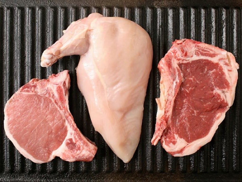 Frango sobe 6,6% em abril fica mais barato que carnes de boi e porco