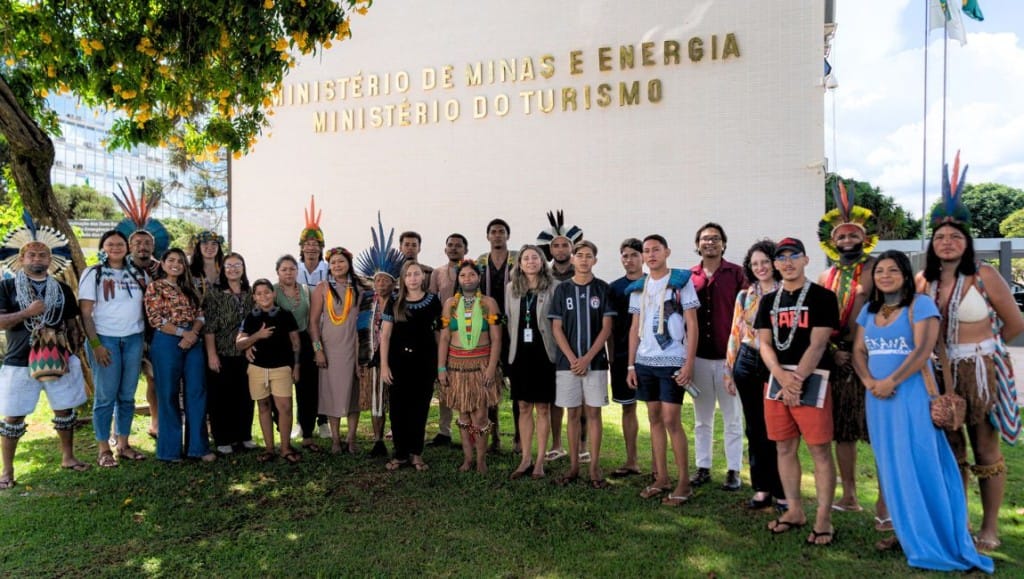 Ministério do Turismo debate desenvolvimento do etnoturismo com lideranças indígenas