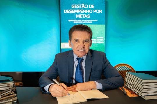 Em lançamento de livro, Sérgio Ricardo destaca metas e foco no ser humano para reduzir desigualdades