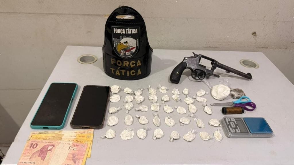 Força Tática prende homem por tráfico de drogas e apreende 42 porções de entorpecentes