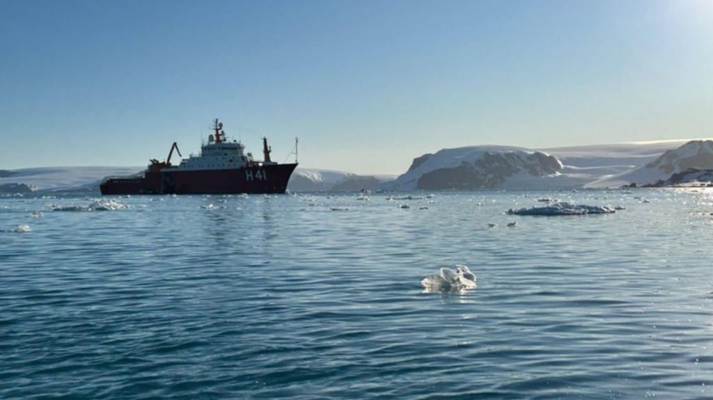 Monitoramento ambiental na Antártica inclui estudo sobre a presença de microplásticos na água