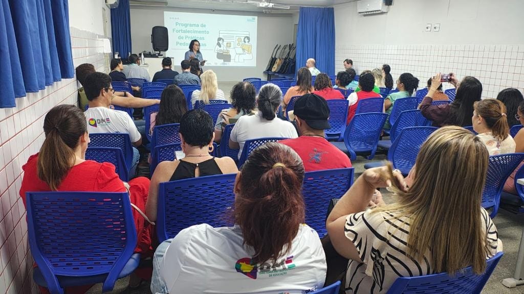 Seduc alinha ações do programa de fortalecimento pedagógico em reuniões com gestores da rede