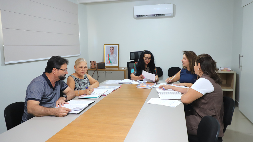 Equipe de mediação escolar já visitou 37 unidades e agiliza solução de demandas