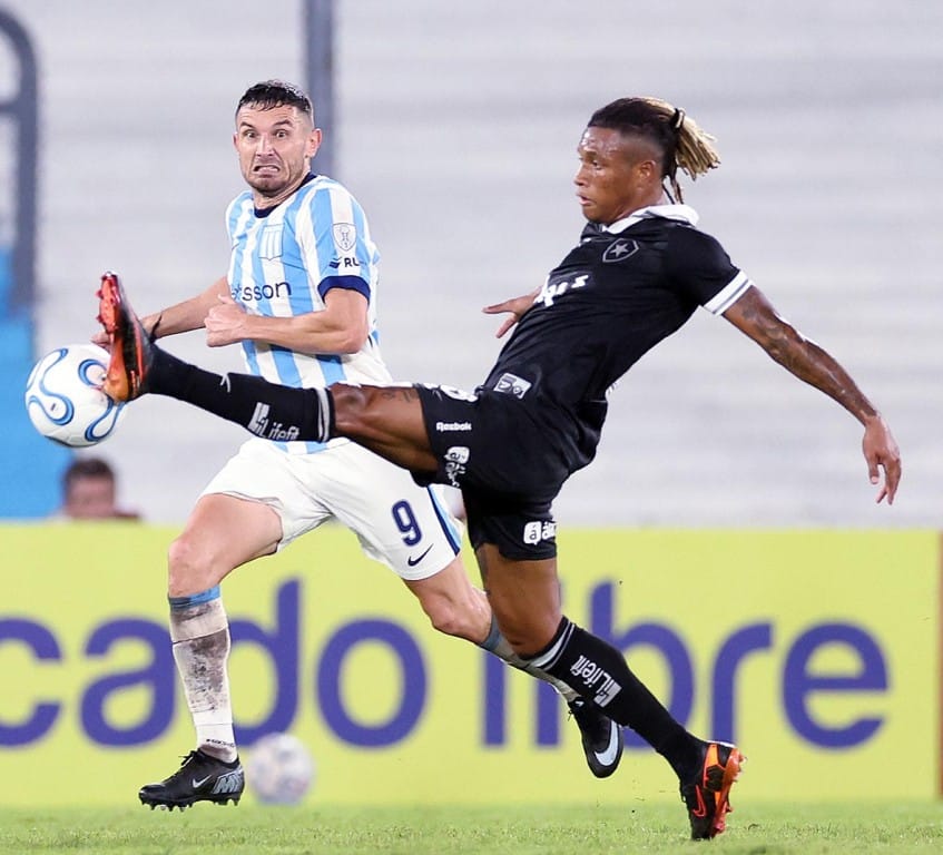 Botafogo vence Racing na Argentina e assume topo do Grupo E na Sul-Americana