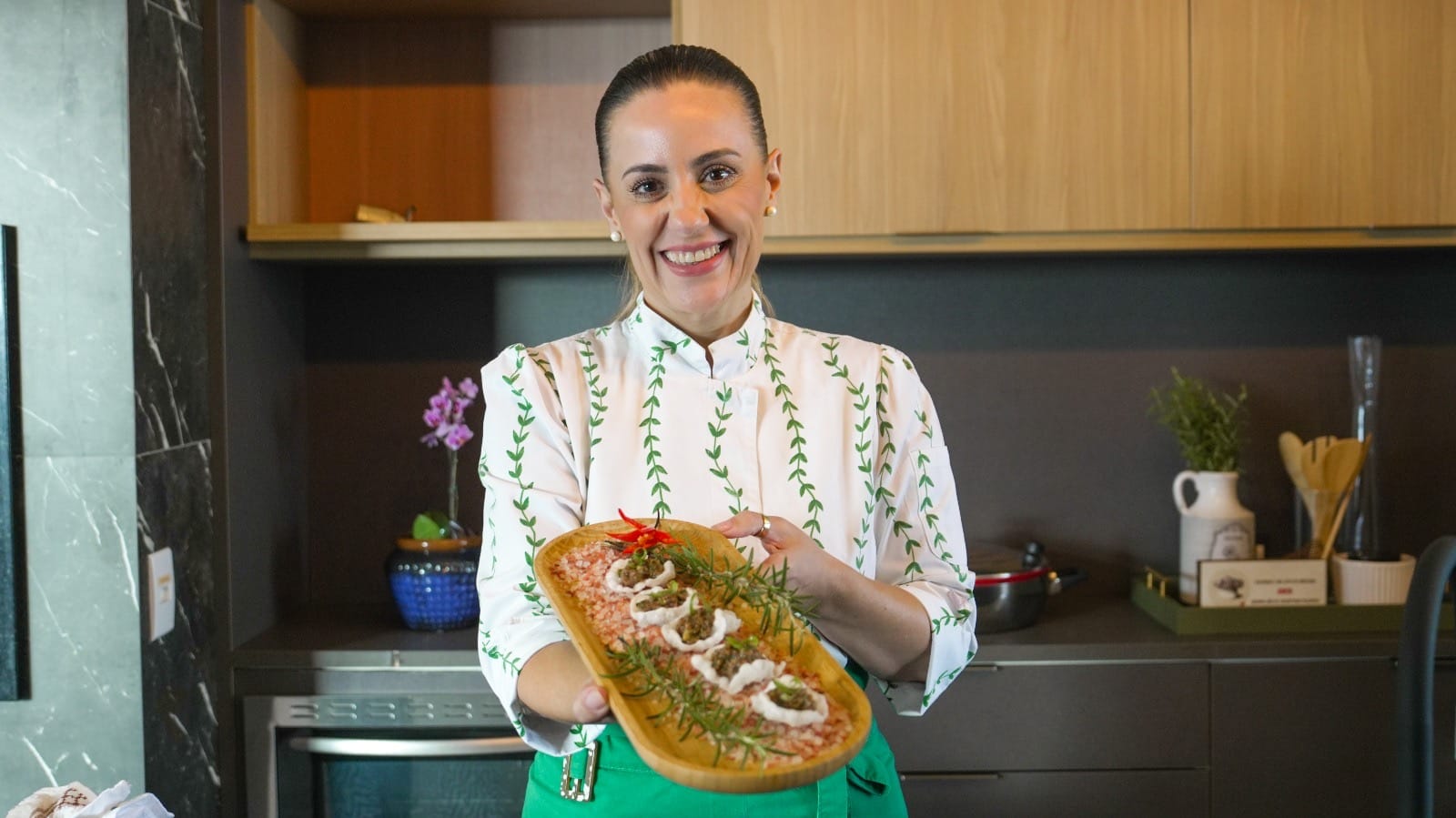 Do fogão da mãe à cozinha profissional: chefe de MT transforma memórias afetivas em carreira