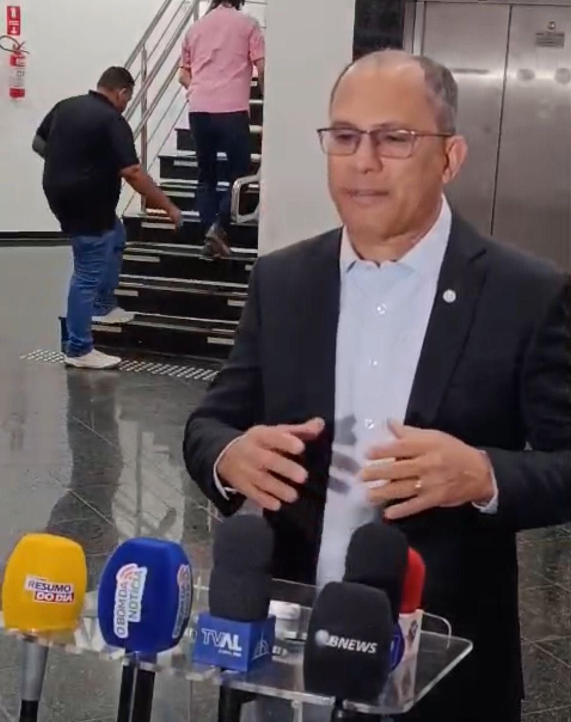 Fábio Tardin anuncia liberação de R$ 18 milhões para recuperar Asfalto das ruas de Várzea Grande e 8 milhões para construção de nova feira