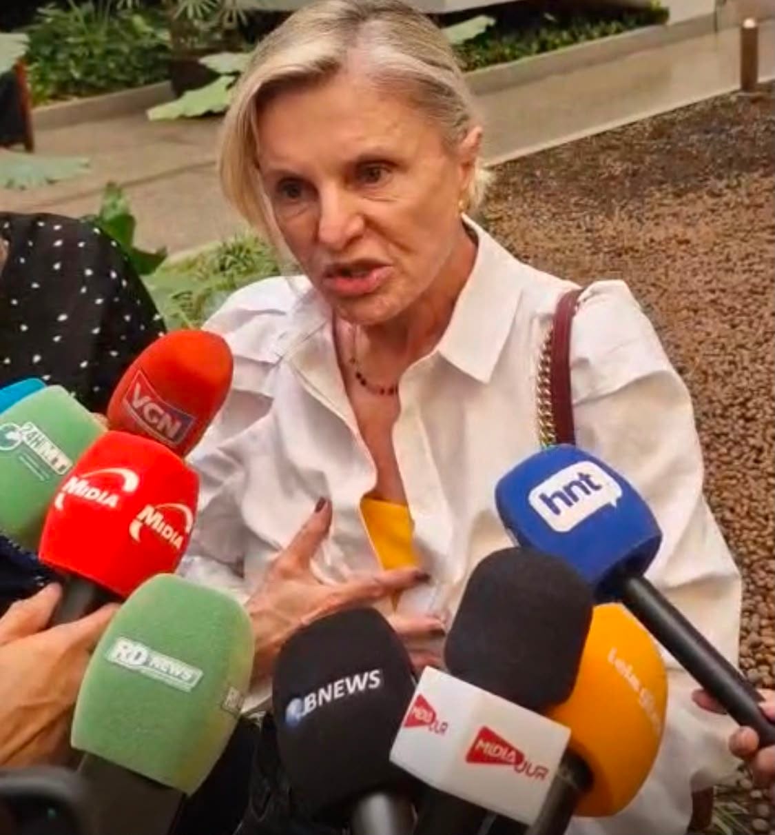 “Me chocou” Margareth cobra reação de Flávio após ataques de Paulo Figueiredo e Oswaldo Eustáquio a Damares e as mulheres e destaca que  “Os filhos de Bolsonaro prejudicam a direita”
