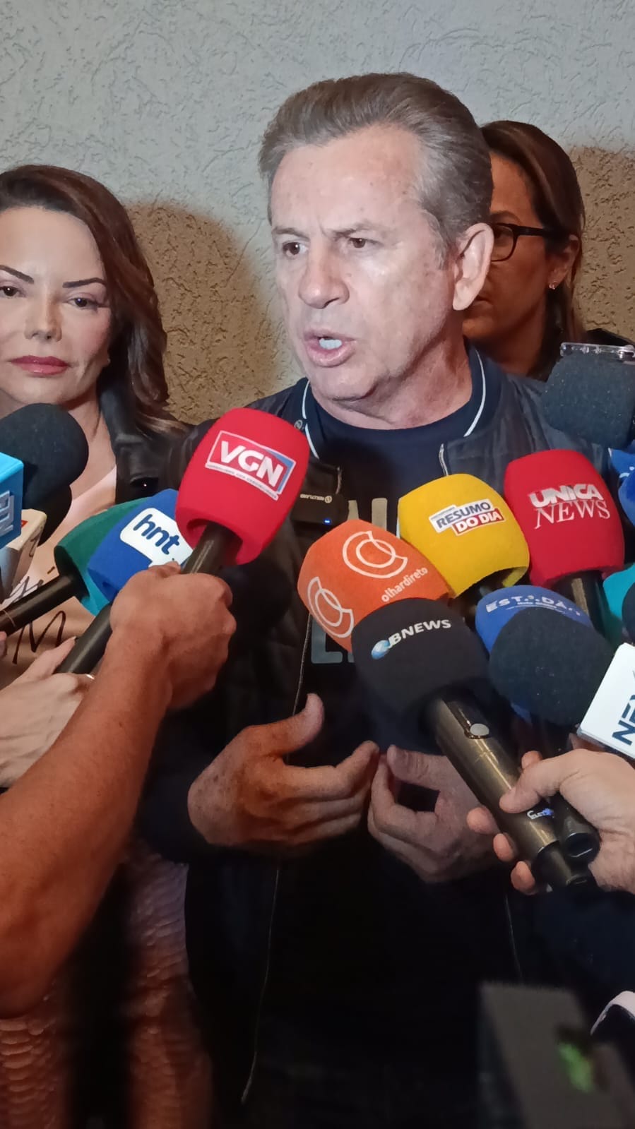 Mauro Mendes acelera 2026, confirma data de convenções, cita erros de partidos com apoio de parte do PL e defende autonomia de Pivetta na escolha do vice