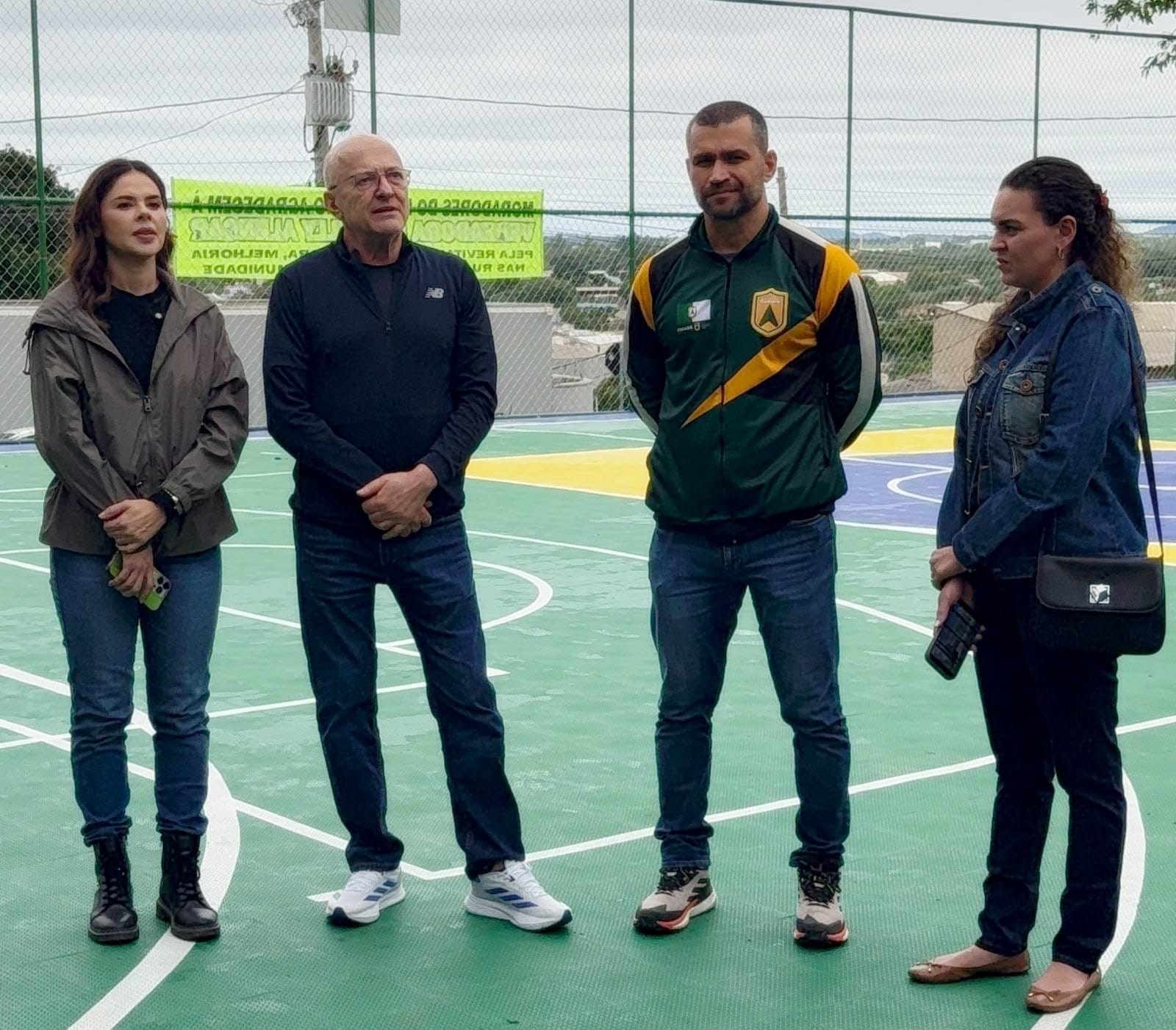 Michelly e Pivetta acompanham avanço de obras que transformarão antiga escola em complexo esportivo e cultural no Dom Aquino