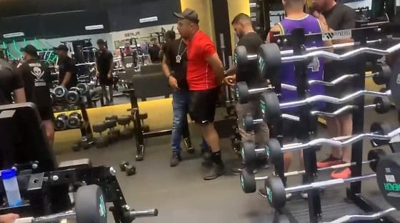 Vídeo mostra prisão de “Vasco”, braço direito e operador financeiro de “Batman”, em academia no Rio