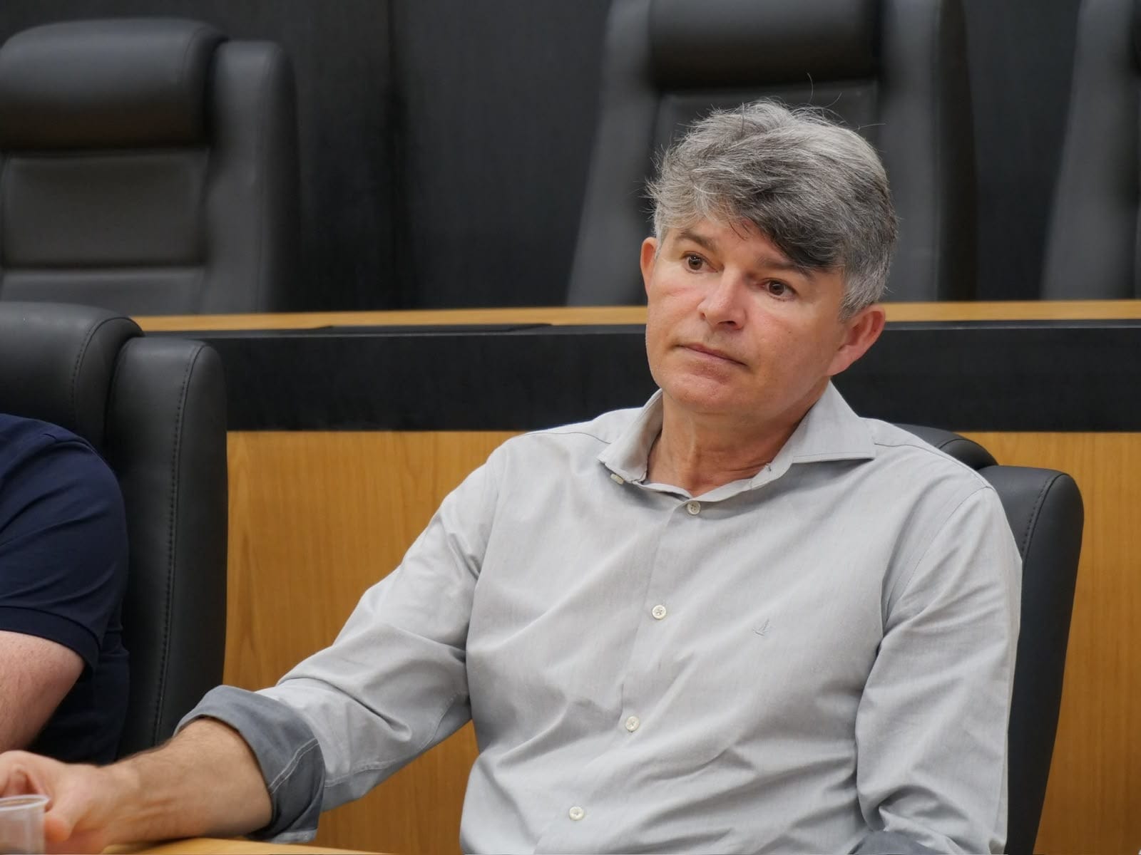 "Entre o MDB e os prefeitos, ficamos com os prefeitos", diz Zé Medeiros