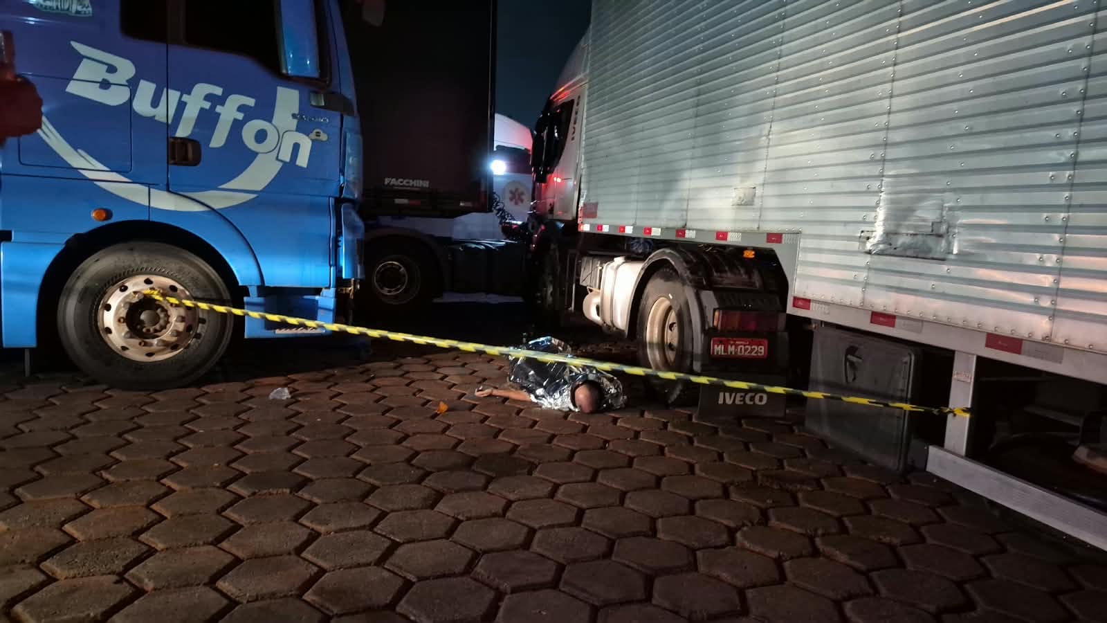 Caminhoneiro tenta conter carreta em movimento e morre atingido em VG