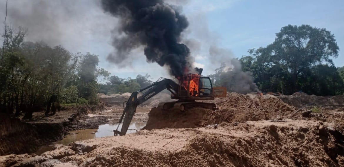 Operação Xapiri Kayabi avança sobre garimpos em rios de MT e inutiliza dez equipamentos