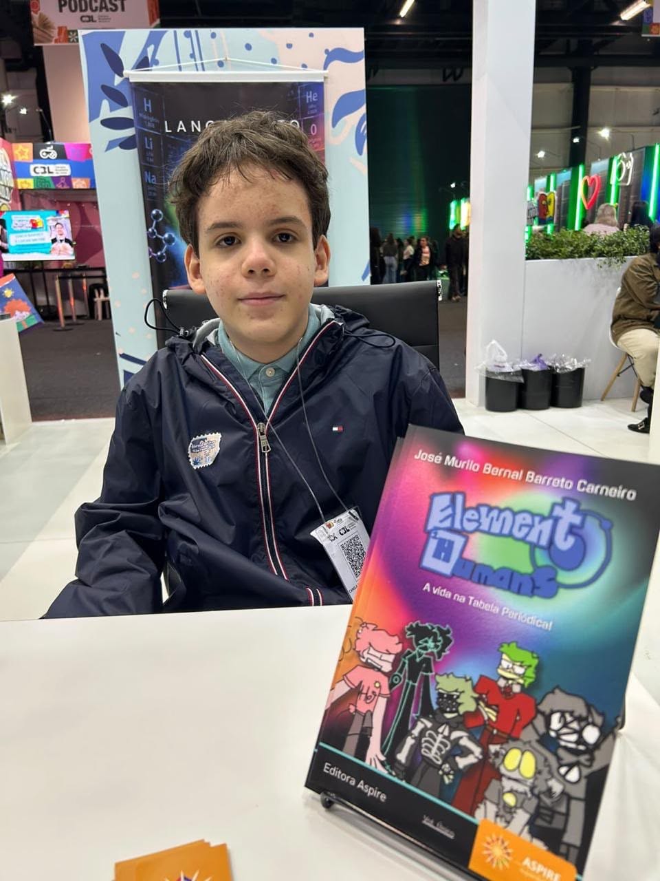 Aos 12 anos, aluno do Colégio Maxi transforma paixão pela ciência em livro e chega à Bienal de São Paulo