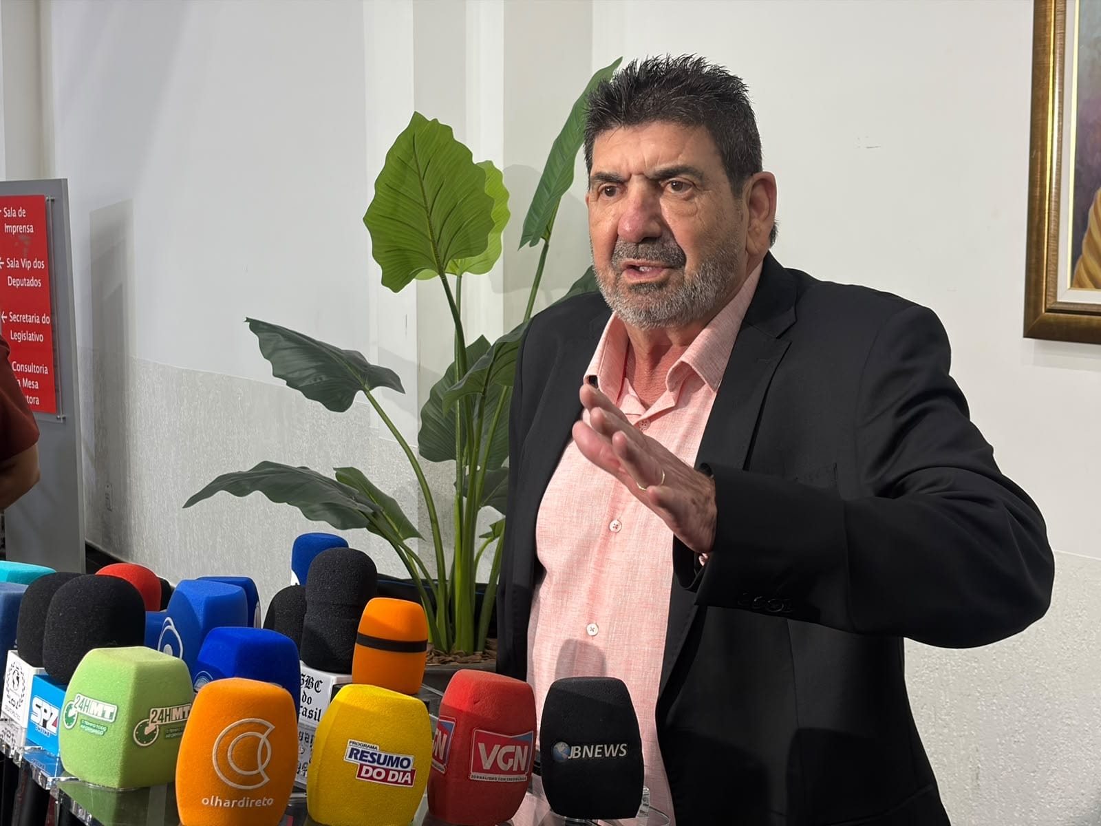 “Todo mundo olhando para o seu umbigo”: Dr. João aponta erros do MDB e vê aliança com PL como má escolha