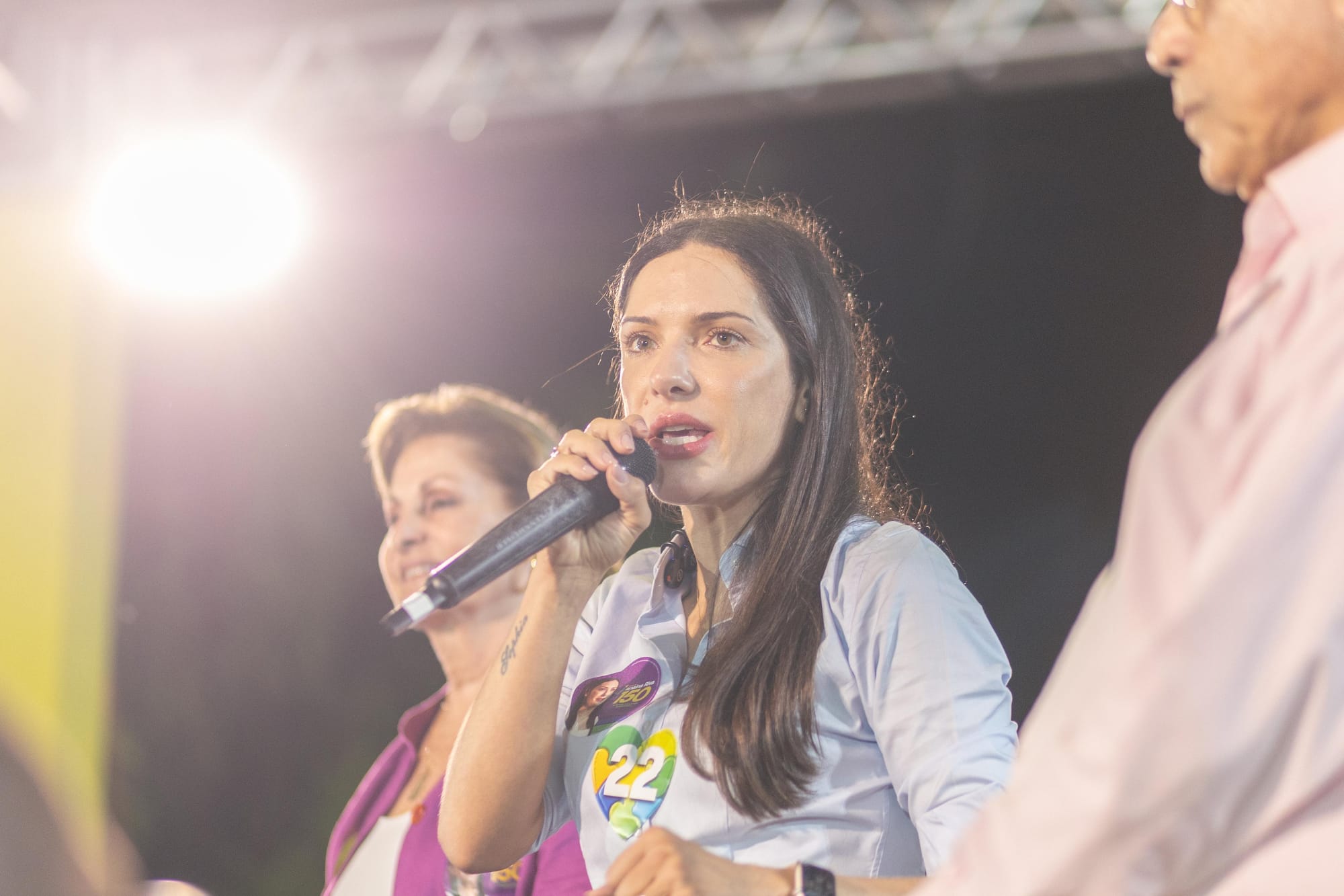 Janaina ganha direito de resposta e rebate Medeiros no horário do adversário: “Não abaixo a cabeça”