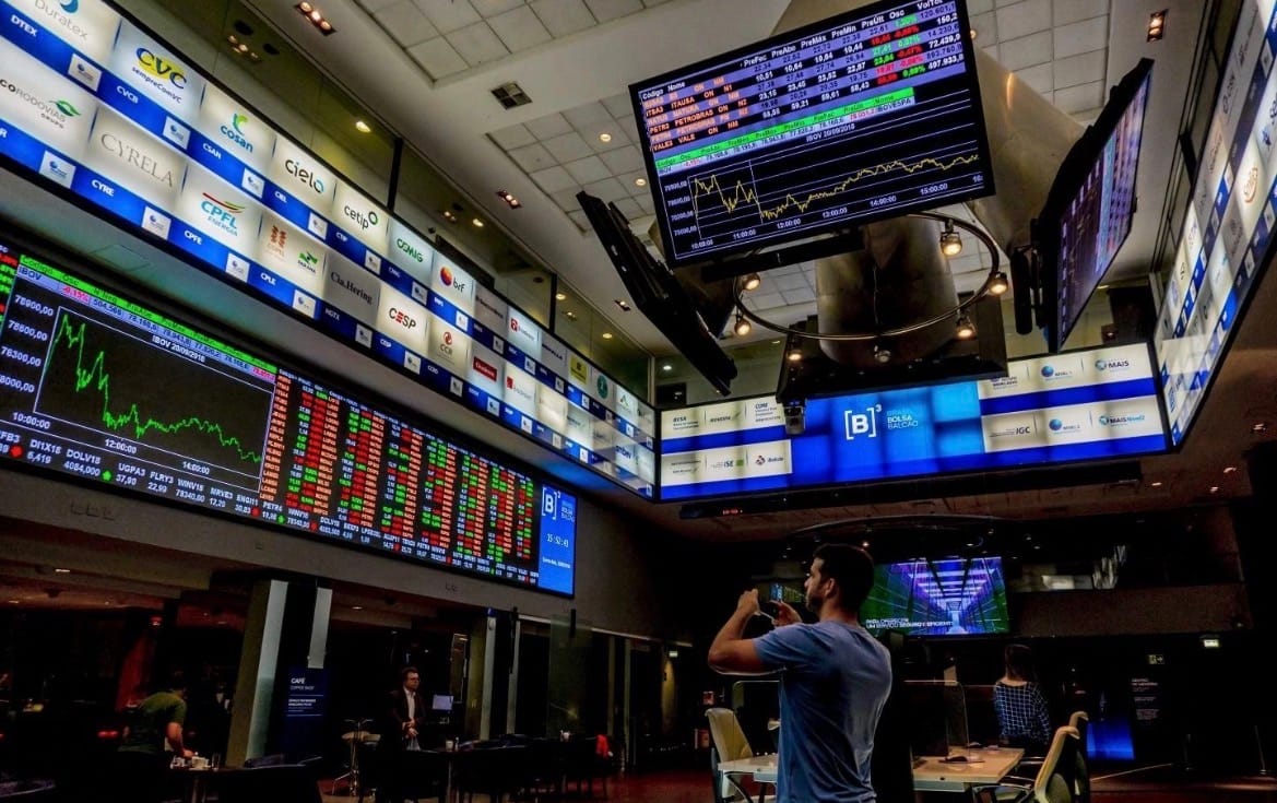 Mercado faz sua aposta antes das urnas e eleição coloca economia brasileira diante de uma segunda-feira decisiva