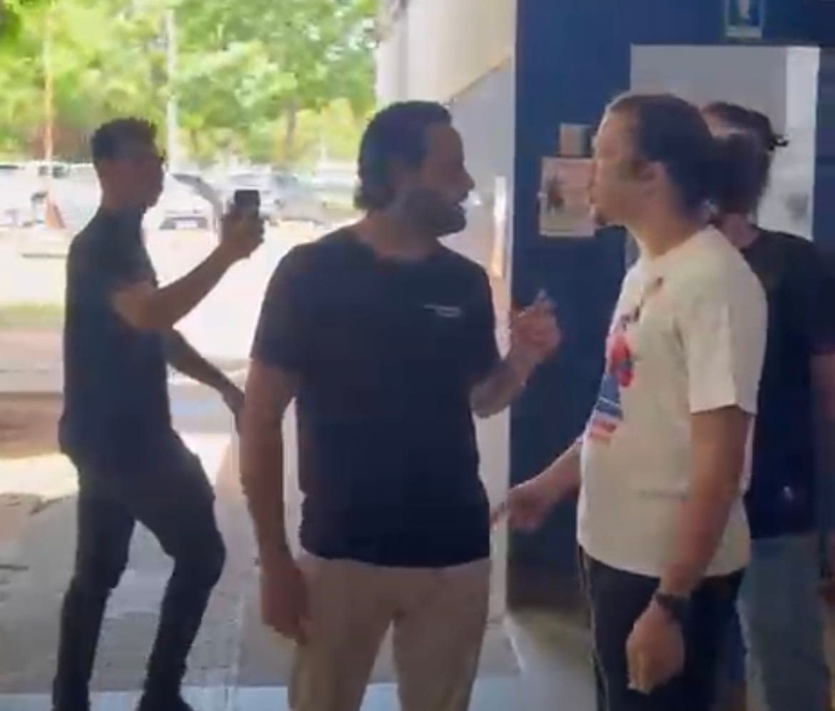 Aos gritos de “fascista, recua”, Ulysses Moraes é hostilizado e deixa UFMT sob pressão