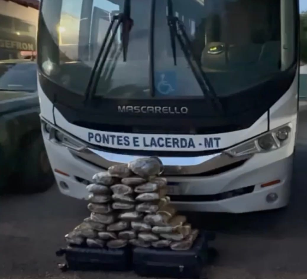Ônibus da Prefeitura que levava pacientes a Cuiabá é flagrado com 31 tabletes de maconha; polícia investiga dono da droga