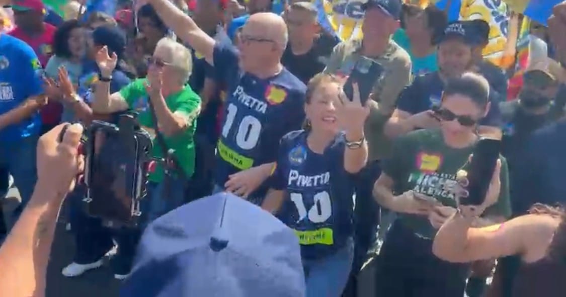 Ao lado de Flávia, Pivetta percorre coração comercial de VG no último dia antes das urnas, destaca parcerias e diz: “Mandato não é nosso, é da população”