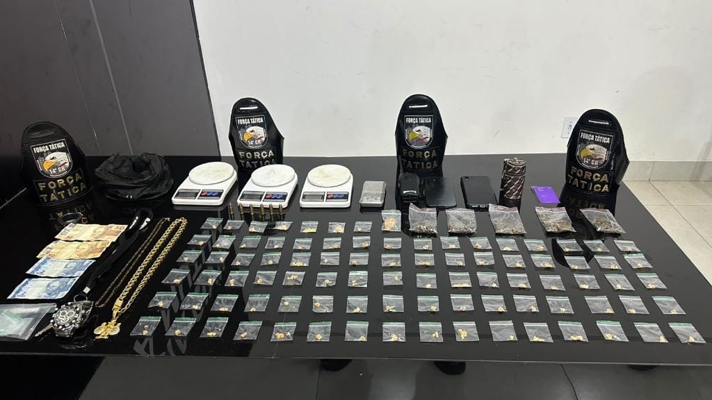 Força Tática prende casal e apreende 93 porções de drogas, munições e balanças em Nova Mutum
