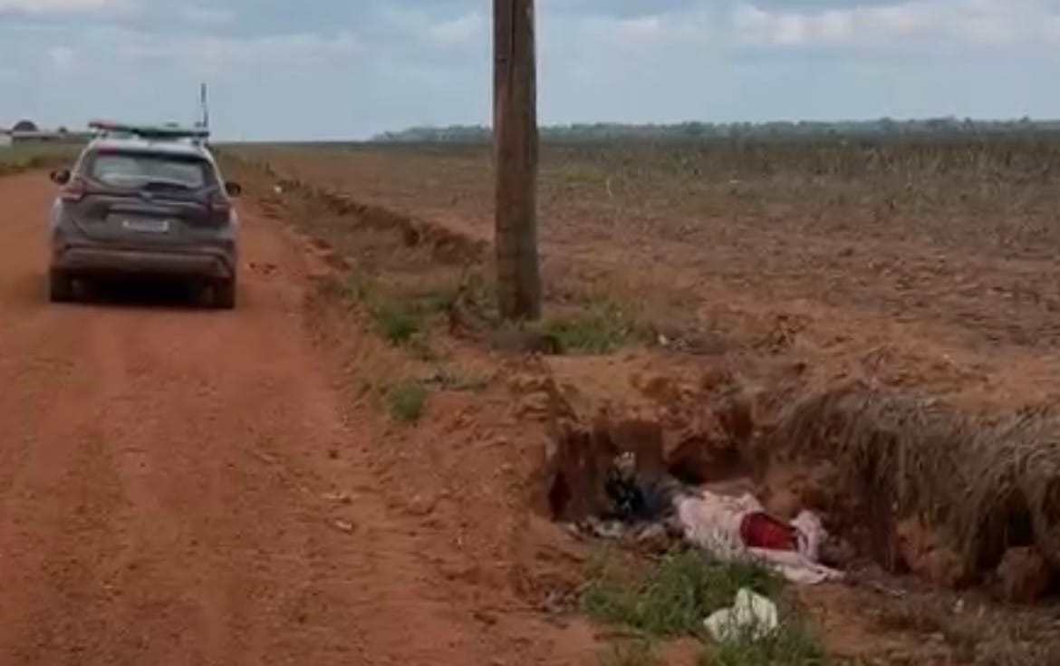 Homem é encontrado morto com mãos e pés amarrados, calças abaixadas e marcas de facadas em MT