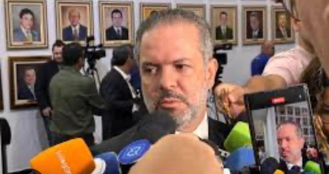 MP acusa Paulo Araújo de pedir votos em grupo oficial da ALMT; Justiça dá cinco dias para defesa e analisa multa