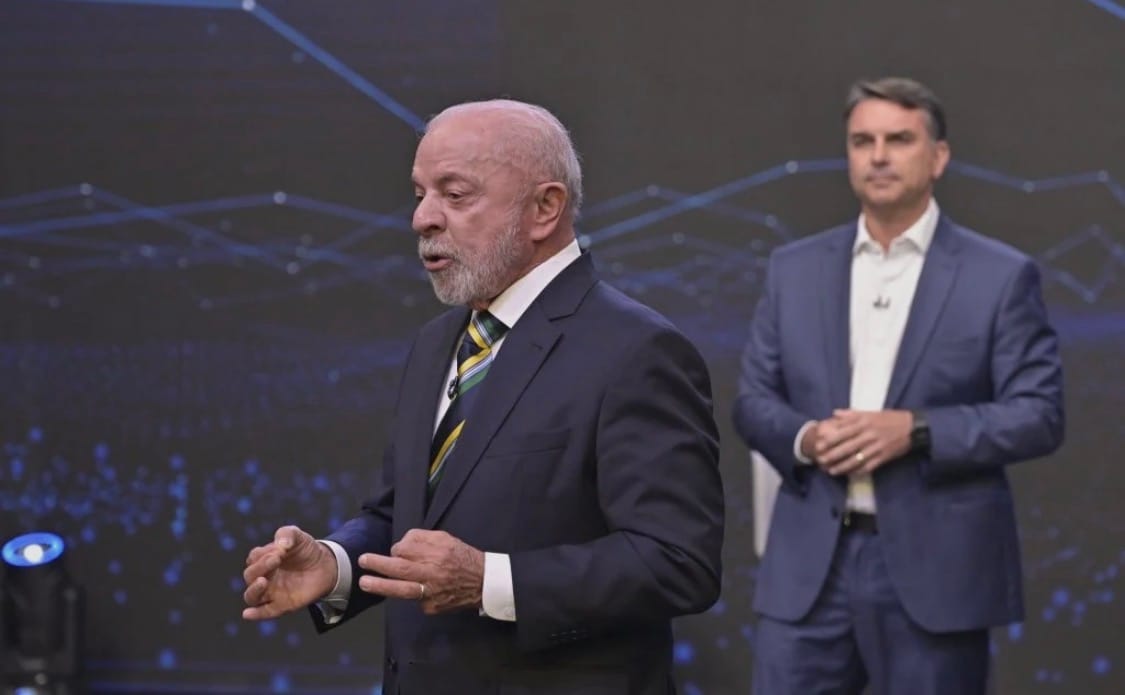 Lula diz que mínimo seria de R$ 900 sem governos do PT e confronta Flávio sobre renda dos trabalhadores