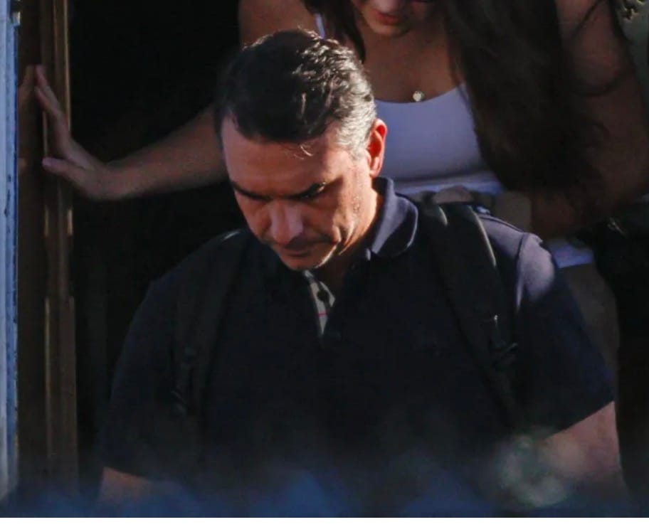Flávio Bolsonaro rompe o silêncio nos EUA, se declara presidente eleito e anuncia que comandará oposição do exterior