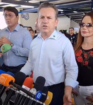 “Mesmo preso em casa, Bolsonaro segue como líder que pode definir algumas eleições”, diz Mauro Mendes, VEJA O VÍDEO