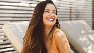 Juliette se diverte ao receber copo ‘sujo’ em loja na França e viraliza nas redes sociais