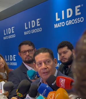Mourão fala sobre impacto de guerras, inflação global, critica pacto federativo, e cobra equilíbrio fiscal do governo federal durante Fórum LIDE em Cuiabá