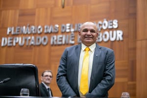 ALMT dá posse a suplentes e reforça representatividade em sessão marcada por discursos de acolhimento e simbolismo histórico