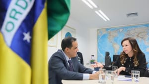 No Congresso, ministro discute fortalecimento do setor e convida presidentes de comissões para o Salão do Turismo