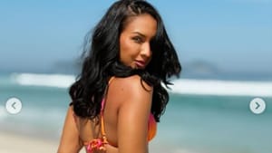 Maxiane curte dia de sol na praia, no Rio e exibe corpão: ‘Aproveitando esse dia lindo ‘