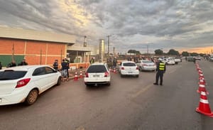 Operação Lei Seca prende seis motoristas por embriaguez ao volante, desobediência e porte ilegal de arma